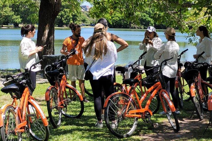 ブエノスアイレスバイクツアー：北地区、レコレタ、パレルモ