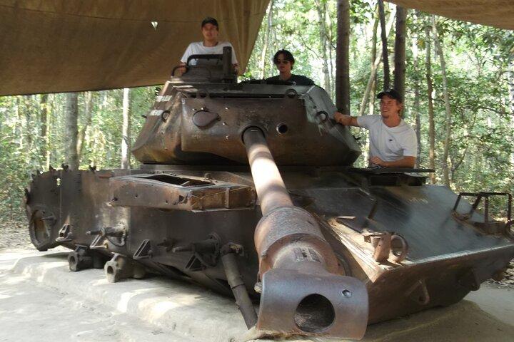 Private Geschichtstour Cu Chi Tunnels und Saigon Stadtrundfahrt
