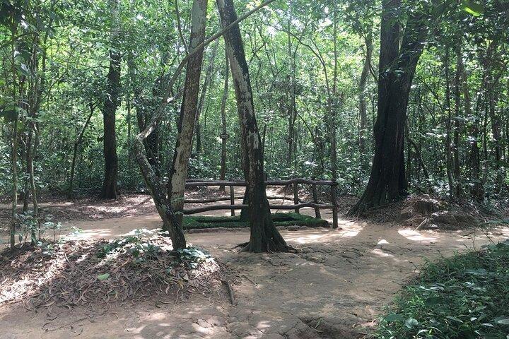 Private Geschichtstour Cu Chi Tunnels und Saigon Stadtrundfahrt