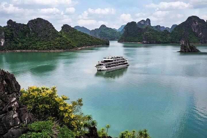 Dora Luxury Cruise Tour – Halong Bay & Lan Ha Bay 2D1N