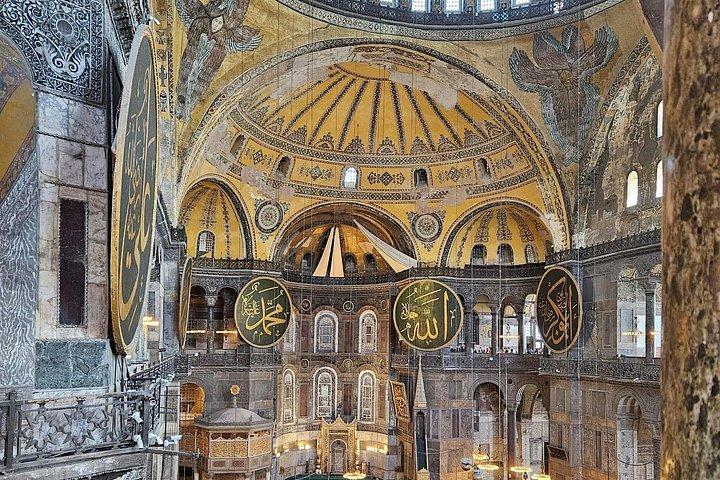 Private Post/Pre Cruise Istanbul: Van, Guide & Airport/ Port Drop