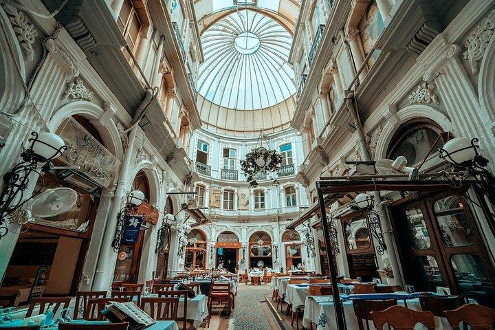 Private Post/Pre Cruise Istanbul: Van, Guide & Airport/ Port Drop