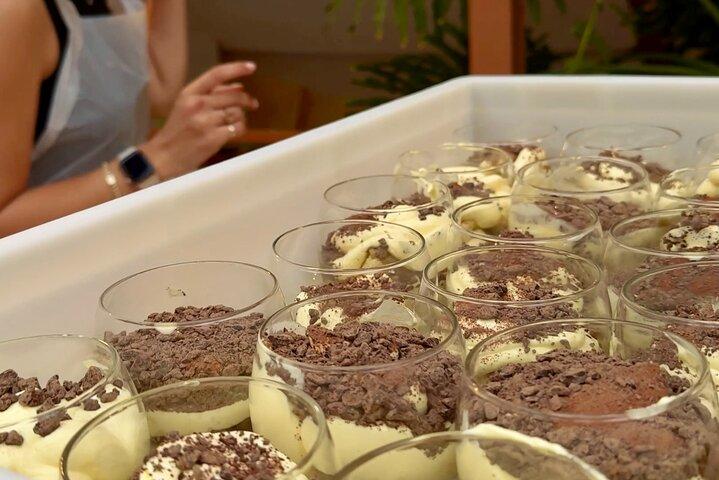 Siena: Corso di Cucina per Piccoli Gruppi Pasta e Tiramisù con Vino