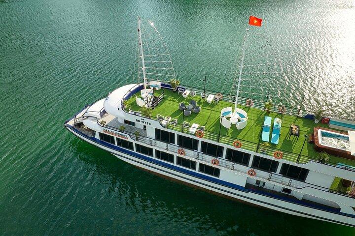 Halong 5star Cruise Day Trip: Almoço buffet, jacuzzi e caiaque
