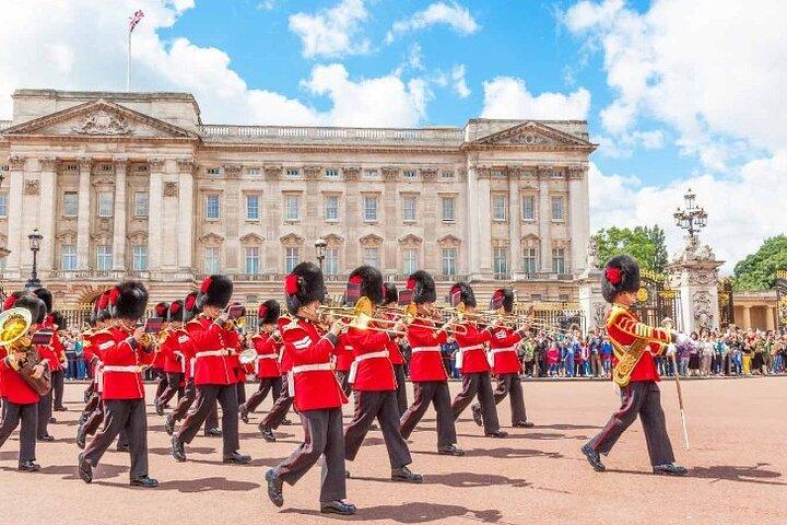 Changing of Guards & Royal Heritage London Walking Tour