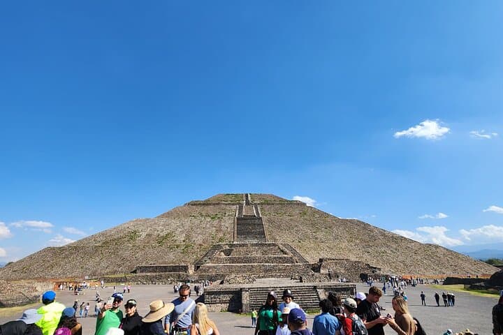 Pyramids and Basilica of Guadalupe Tour with Round Transport