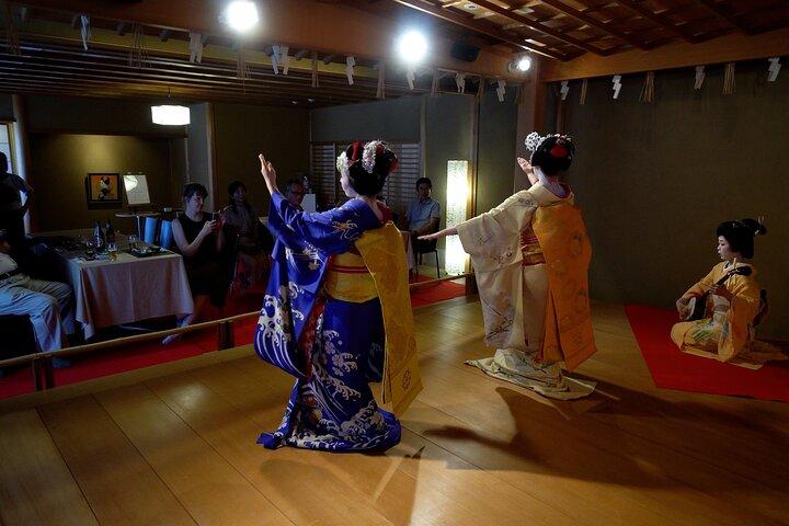 京都：舞妓＆芸者限定ショー（ディナー、ゲーム＆オープンバー付き）