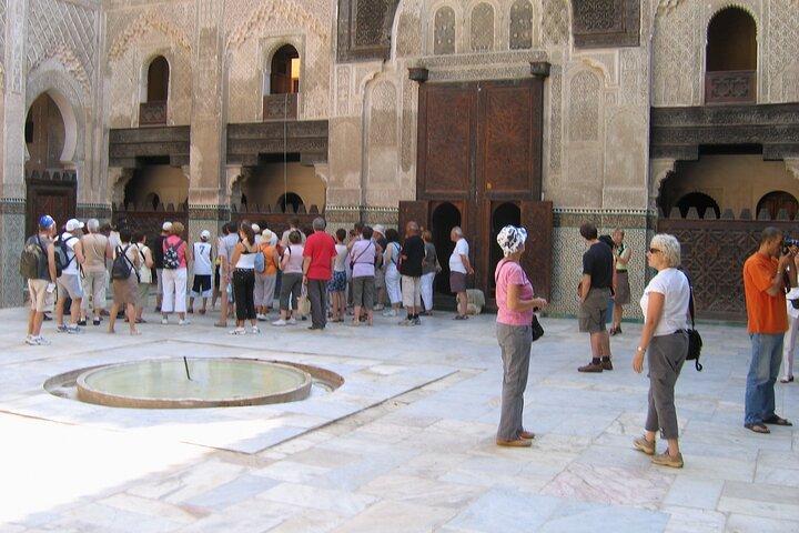 Fes : Al Attarine Madrasa, Museum, Tannery, Souks and Medina Tour（アル・アタリネ・マドラサ、博物館、皮なめし、スーク、メディナツアー）