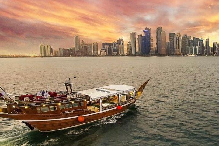 Qatar: Magical Sunset & Skyline View com o tradicional Dhow Cruise