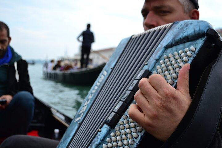 Veneza: Passeio particular do Grand Canal com músicos opcionais