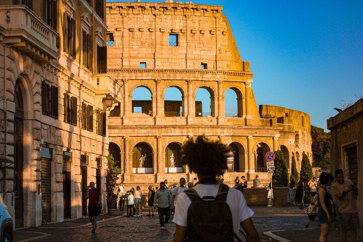 Rome Colosseum Exterior Sunset Walk com Vídeo Souvenir & Fotos