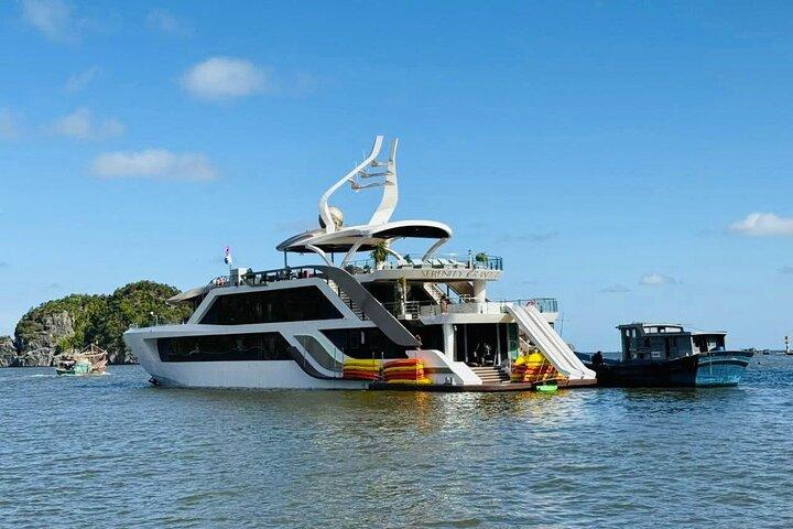 Cat Ba : Modern & Luxury 5* Serenity Cruise Discover Lan Ha Bay（ランハ湾）
