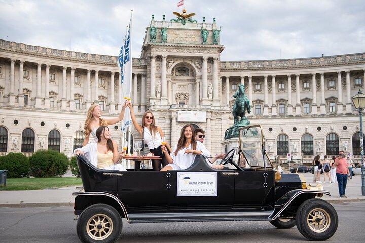 Vienna Breakfast & Culture City Tour em um Oldtimer vintage