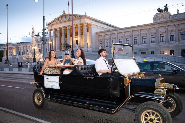 Vienna Candlelit Dinner Experience em um Oldtimer clássico