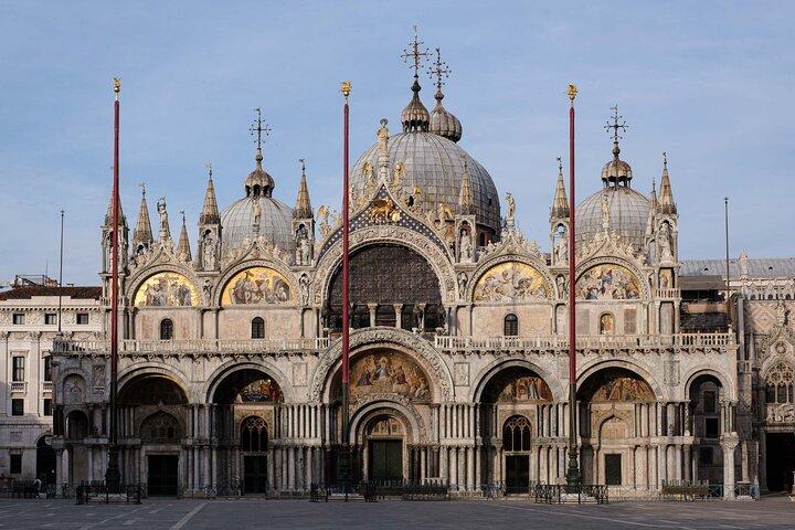 Tour Accompanied by St. Mark's Square and Rialto Bridge