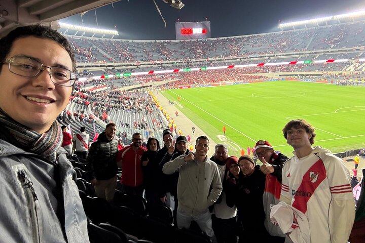 Buenos Aires: assista a um jogo do River Plate no El Monumental com moradores locais