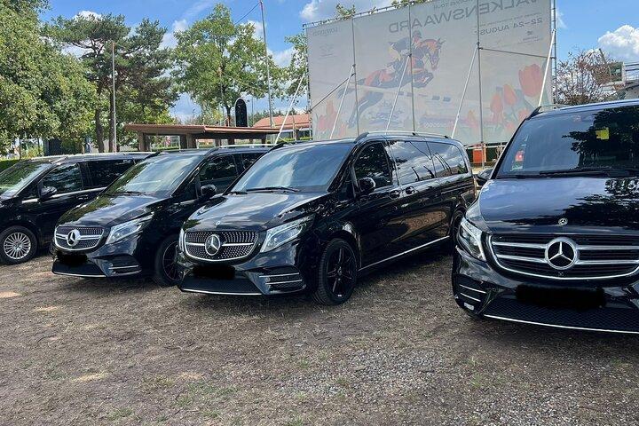 アムステルダムからブルージュへのプライベート日帰りツアー（高級車）
