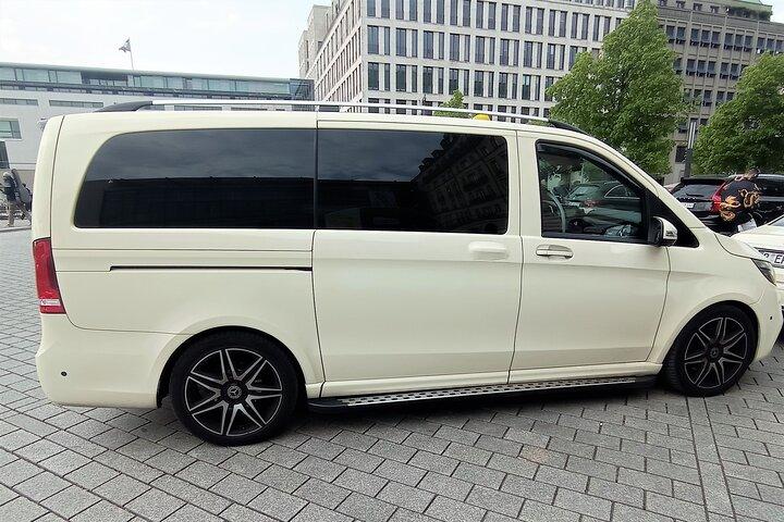 - Berlijn Per avond-privé Minivan & Driver & Gids - Taylor gemaakt