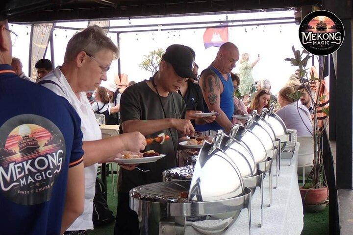Phnom Penh Sunset Cruise mit unbegrenztem Bier & Grillbuffet