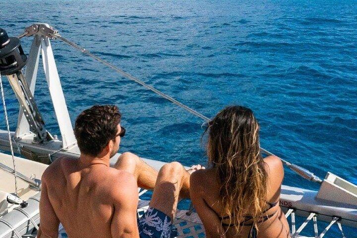 Waikiki Beach Whale Watching : Katamaran Sail & Open Bar