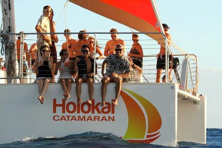 Waikiki Beach Whale Watching : Katamaran Sail & Open Bar