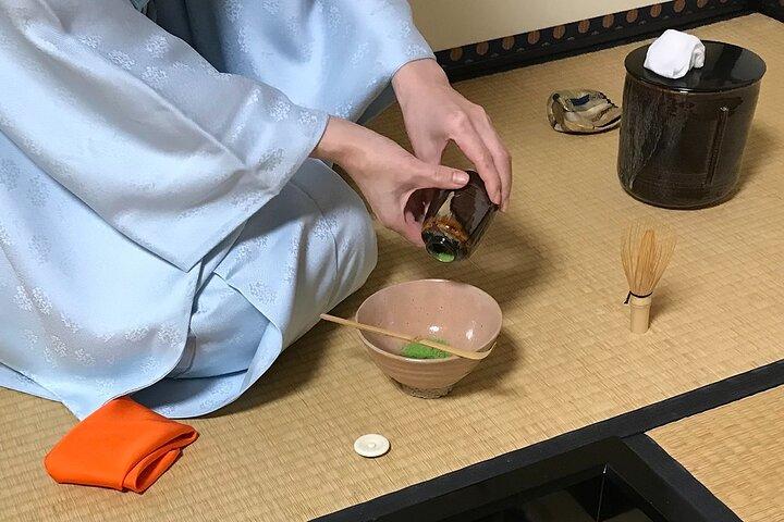 Kyoto: Eine ruhige und anmutige Teezeremonie