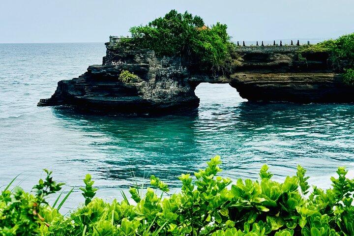 Tour Tanah Lot: Descubre el templo icónico de Bali y sus impresionantes vistas