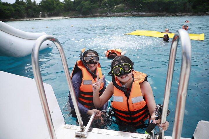 Phuket : Excursion en catamaran avec mousse dans les îles