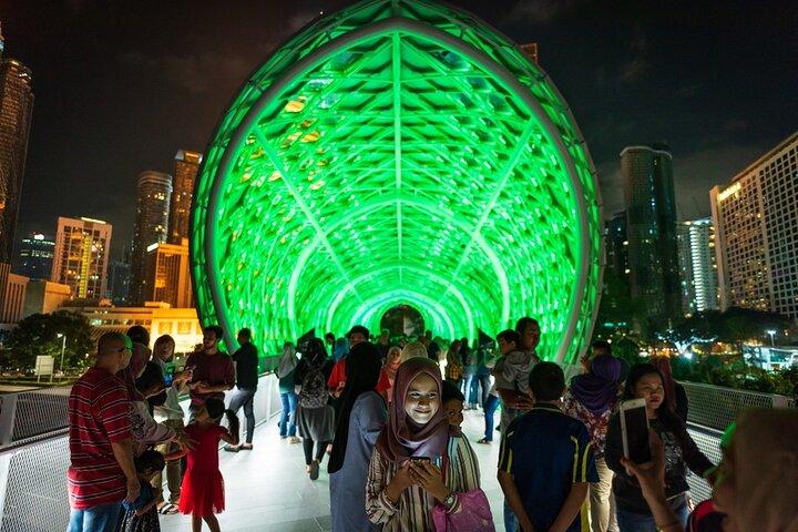 夜のクアラルンプールをスタイリッシュに：5時間のプライベートシティライツツアー
