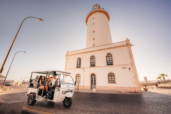 Tour privato di Malaga di 1 ora in giro per la città con Tuk y Flow