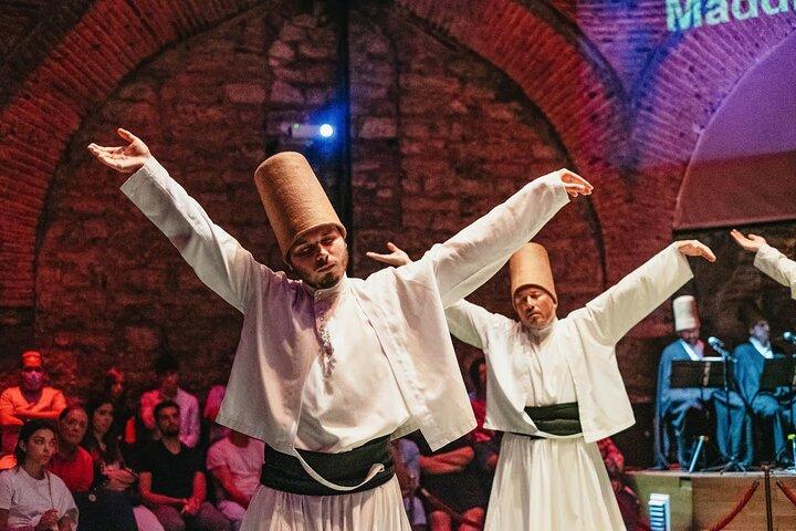 Wervelende Derwisjen Show bij Hodjapasha Cultural Center – Istanbul