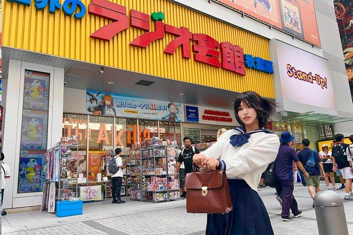 日本語学生服で秋葉原を散策
