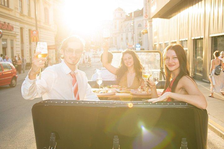 クラシックオールドタイマーでウィーン市内観光とグルメランチ