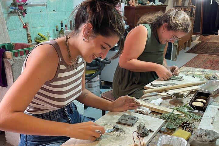Workshop de cerâmica com artista local