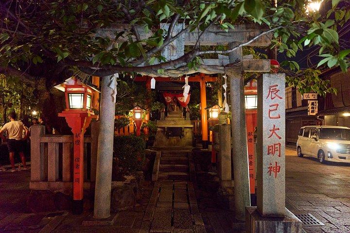 京都祇園花街ウォーキングツアー - 芸者の物語