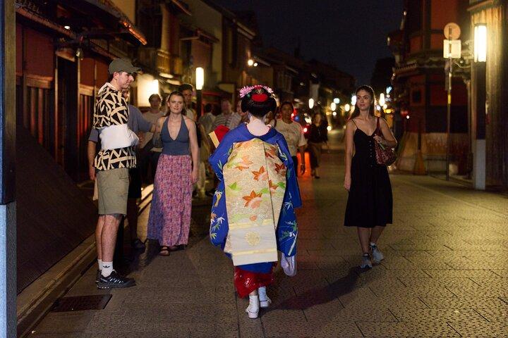 京都祇園花街ウォーキングツアー - 芸者の物語