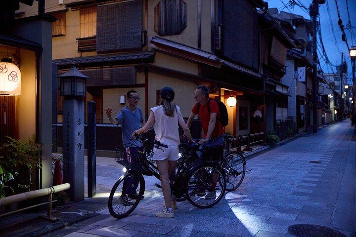 Oplev Kyoto Gion på nat E-bike tur