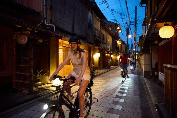 Oplev Kyoto Gion på nat E-bike tur