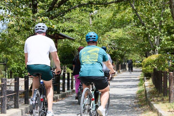 京都の穴場裏通りやお寺を巡る京都e-bikeツアー
