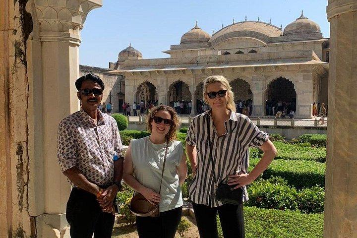 インドの壮大なモニュメントと帝国都市