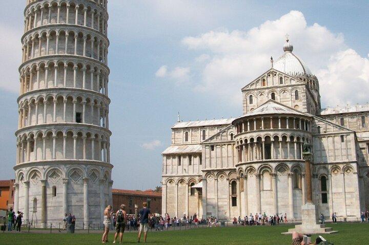 Private Custom Pisa Walking Tour with Local Host