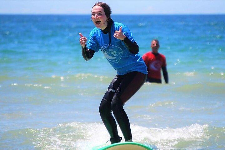 Privat surflektion i Albufeira med en lokal instruktør