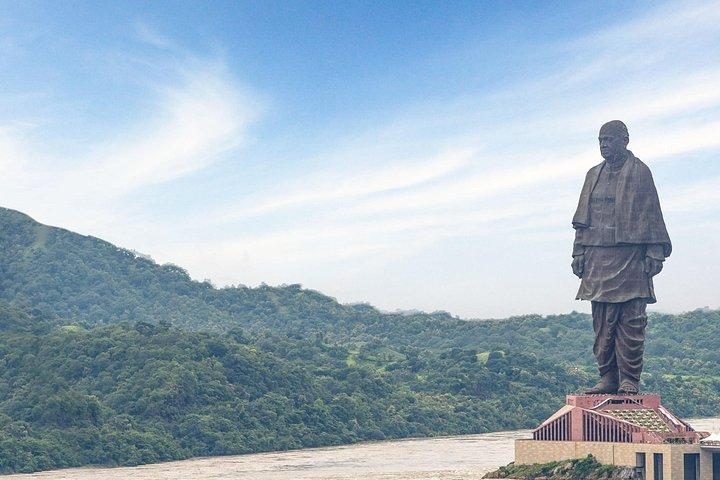 アーメダバードからインドールの建築と寺院へのツアー