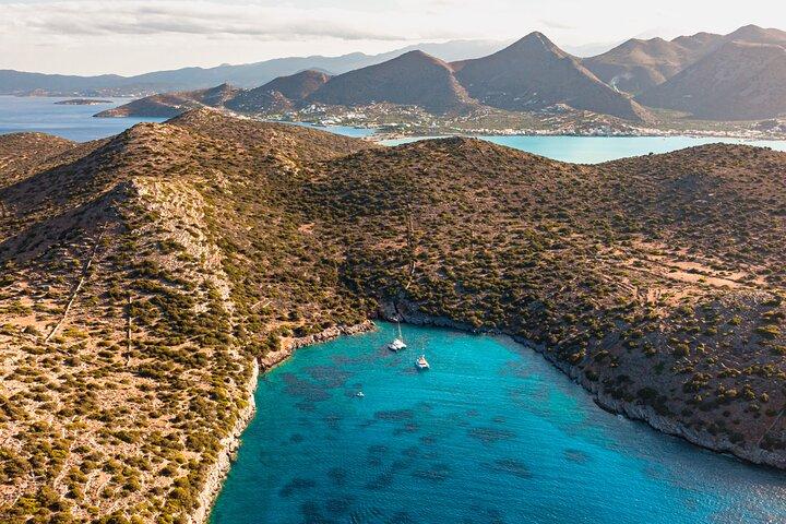 Alquiler de barcos privados en Agios Nikolaos con patrón opcional