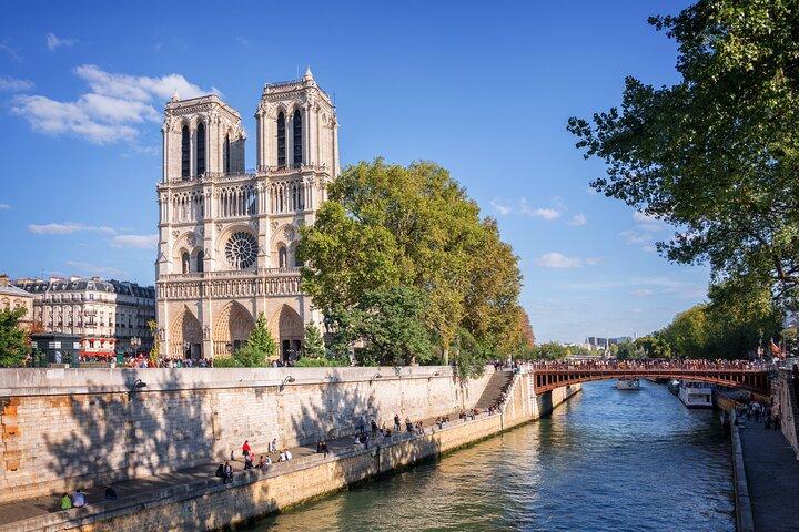 Paris Highlights Guided Tour from Le Havre & Packed Lunch