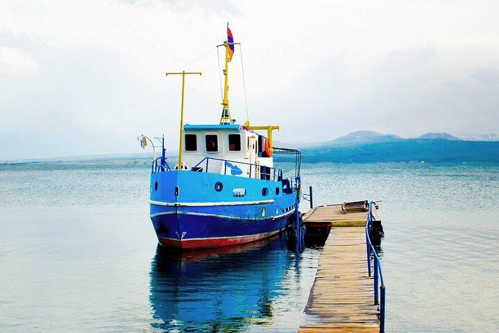 Tour di gruppo : Lago Sevan & Monastero di Sevanavank con gita in barca