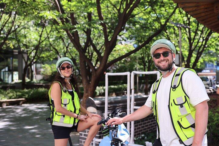 地元民のように楽しむソウル：隠れた名所と韓国語料理のEバイクツアー