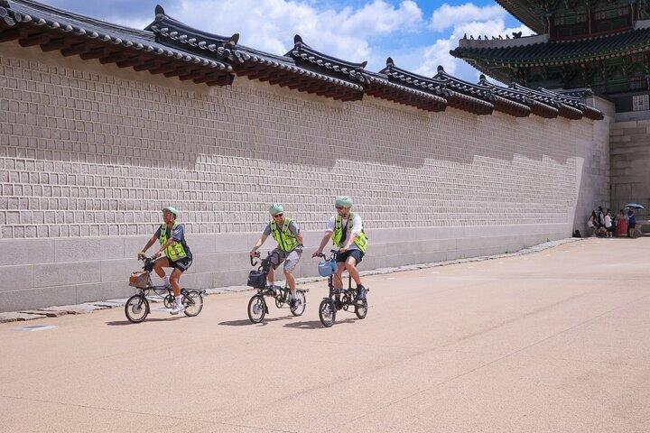 地元民のように楽しむソウル：隠れた名所と韓国語料理のEバイクツアー