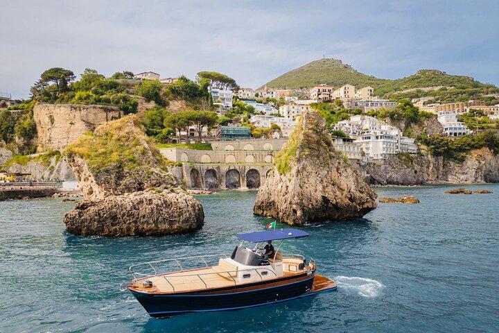 Excursão de barco na Costa Amalfitana a partir de Nápoles ou Salerno com paradas de natação