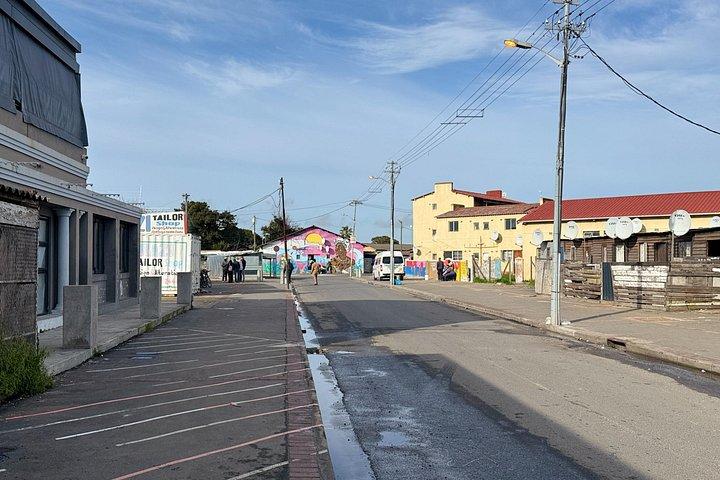 ランガ郡区と第6地区博物館ツアー（送迎付き）